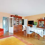Apt With Balcony Overlooking The Eiffel Tower