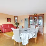 Apt With Balcony Overlooking The Eiffel Tower