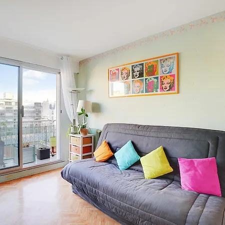 Apt With Balcony Overlooking The Eiffel Tower Appartamento