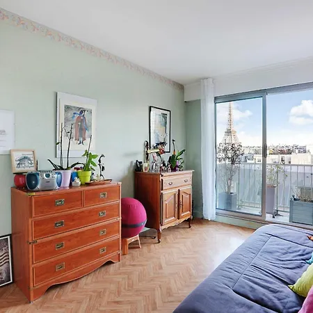 Apt With Balcony Overlooking The Eiffel Tower Appartamento *