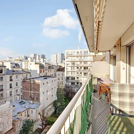 Apt With Balcony Overlooking The Eiffel Tower Appartamento
