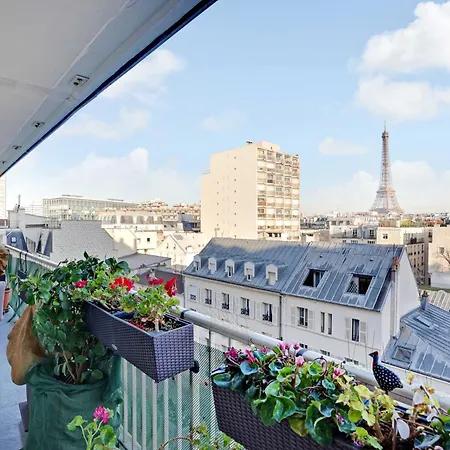 Apt With Balcony Overlooking The Eiffel Tower Appartamento