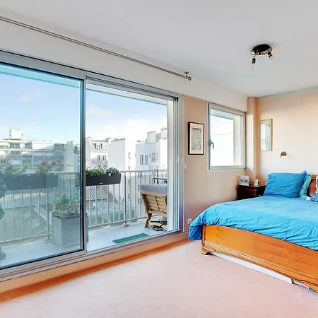 Apt With Balcony Overlooking The Eiffel Tower Appartamento